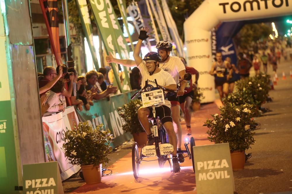 Nuevo éxito de la carrera nocturna de As Travesas con más de 1.300 participantes