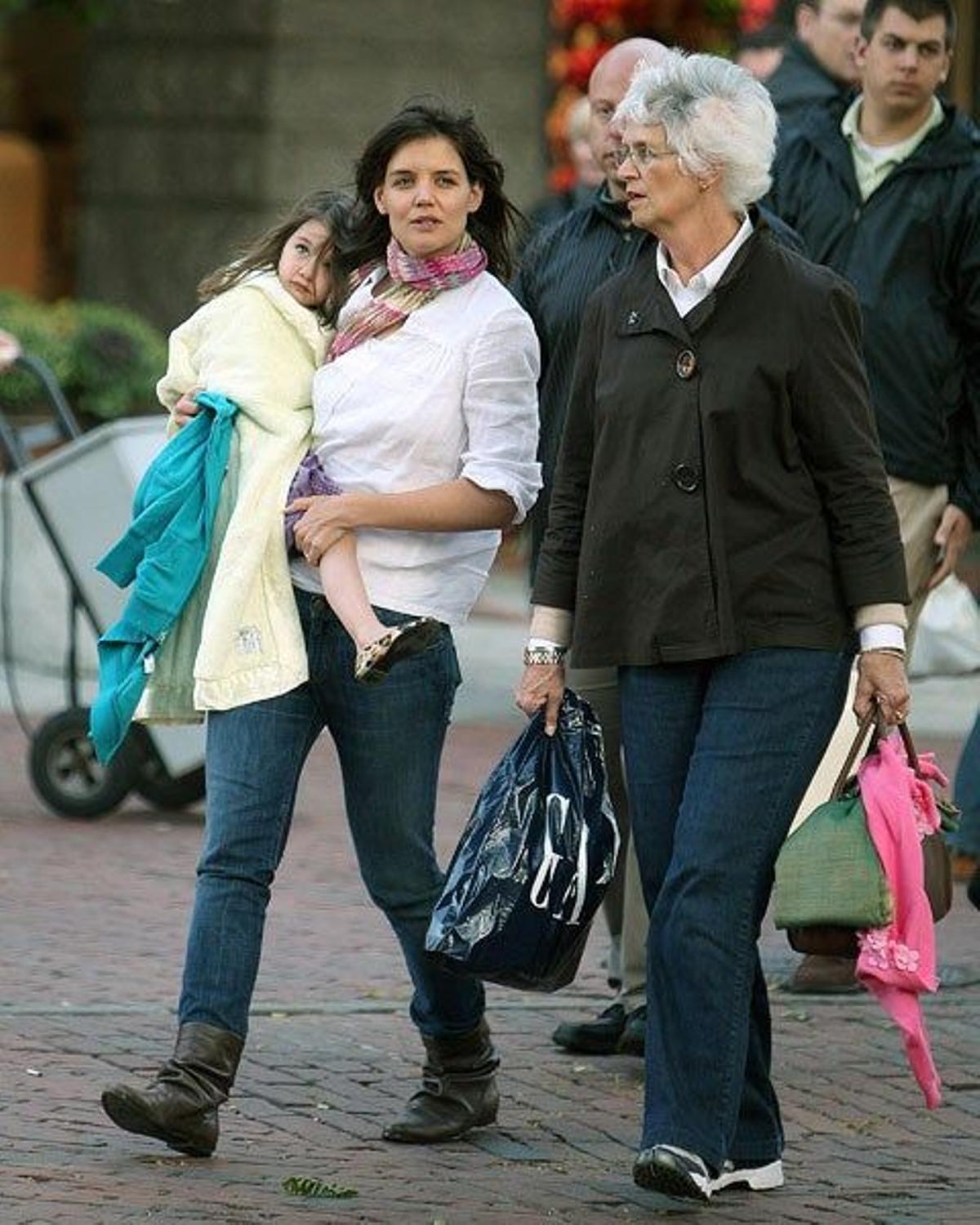 Tarde de compras de Suri Cruise con su madre y su abuela