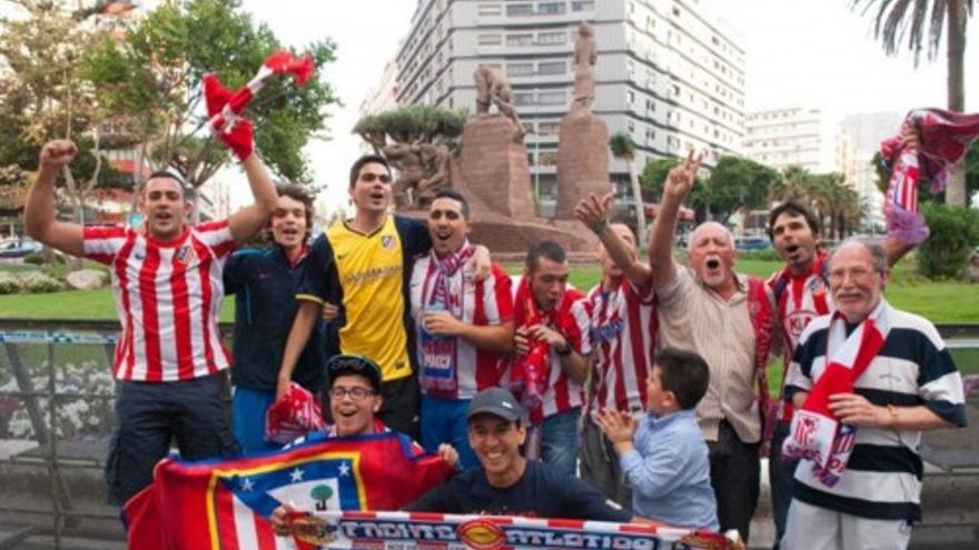 Aficionados del Atlético celebran el título en la capital grancanaria