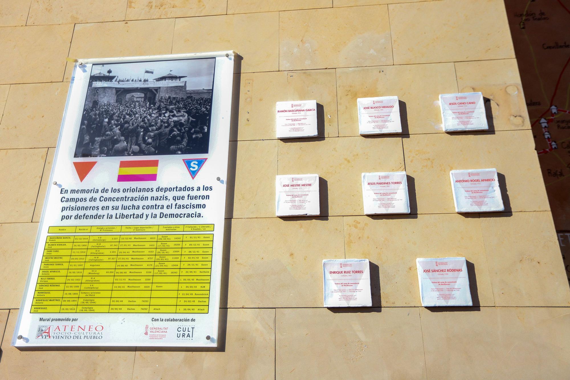 Homenaje a los oriolanos víctimas en los campos de concentración nazis colocando sus "Taullels de la Memòria" en el Rincon Hernandiano