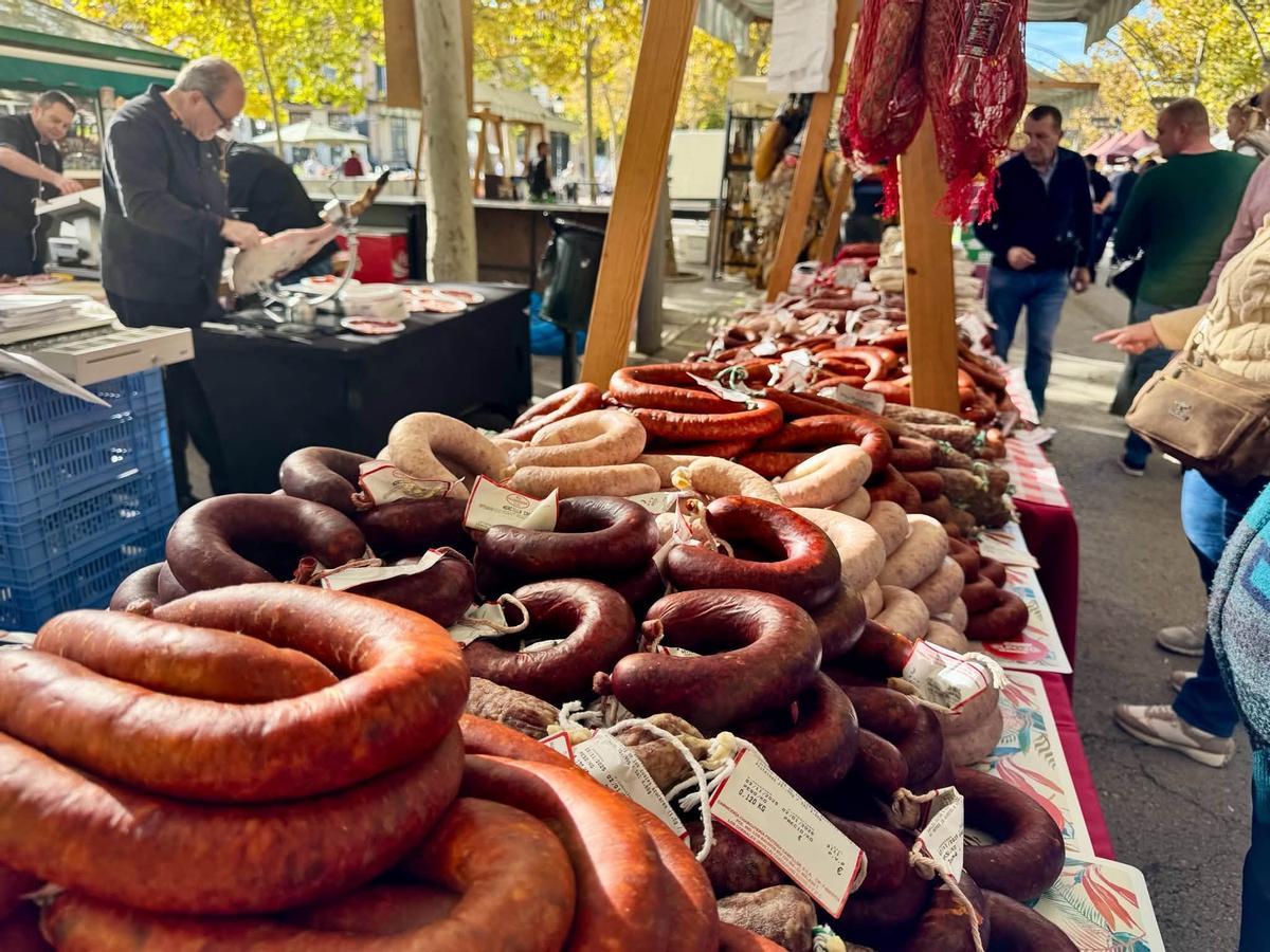 La Feria del Jamón permite degustar y adquirir otros productos derivados del cerdo.