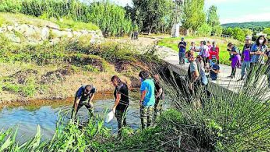 Un grup de voluntaris de Vilanova del Camí comença a fer l’estudi de lectura de l’aigua del riu | AJUNTAMENT DE VILANOVA DEL CAMÍ