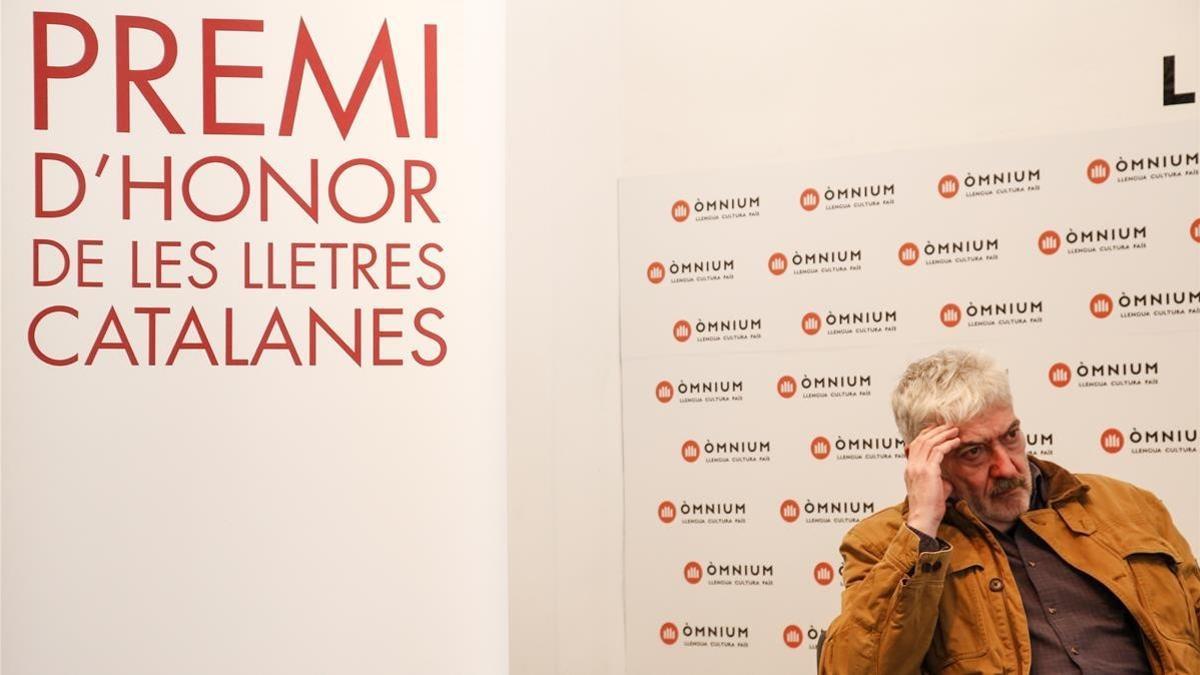 Quim Monzó, en la sede de Òmnium Cultural, donde recibió el Premi d'Honor de les Lletres Catalanes