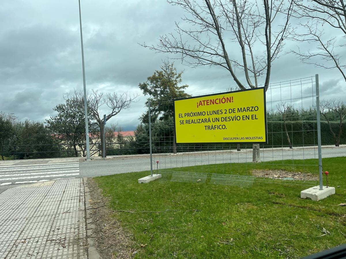 Anuncio del corte de tráfico.