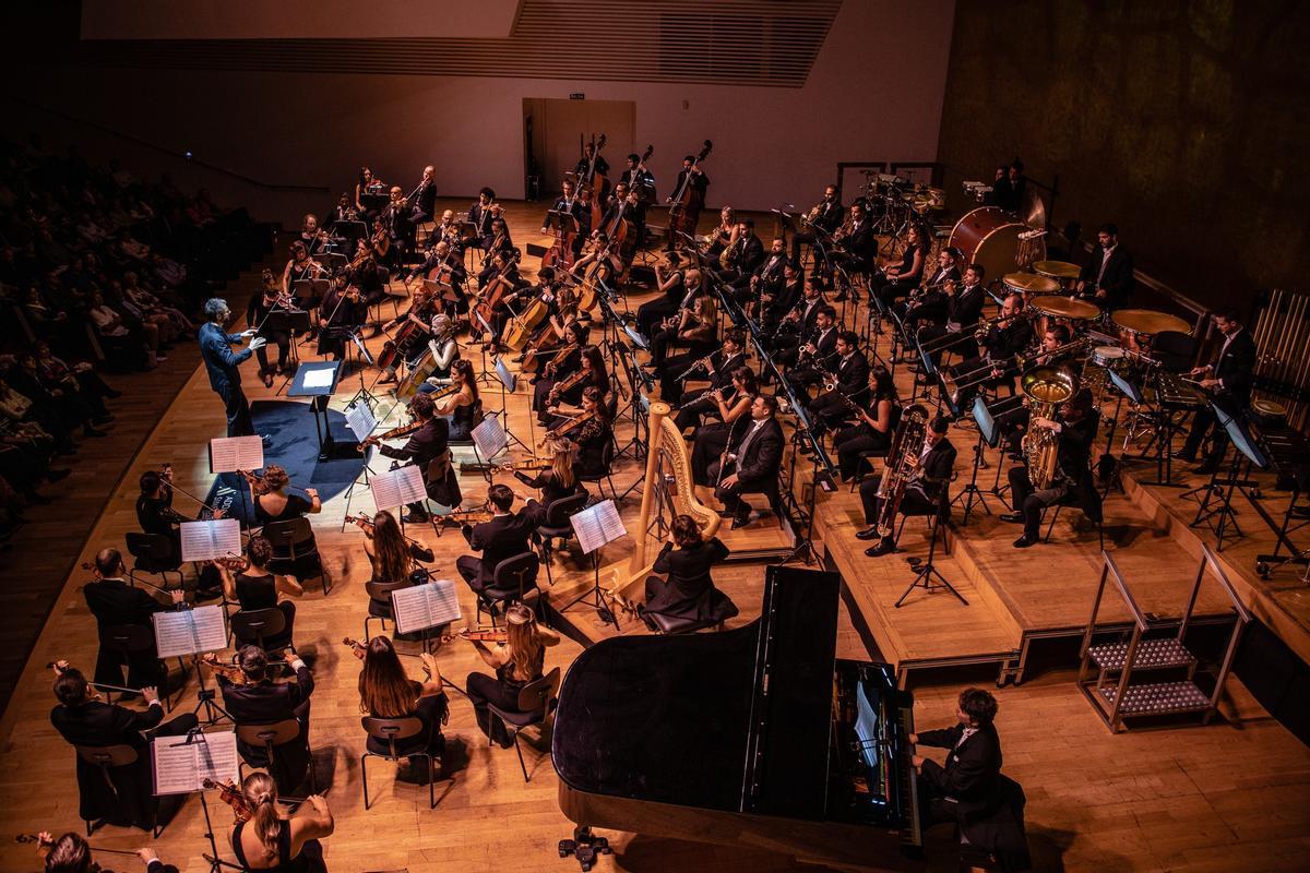 La orquesta ADDA Simfònica con Josep Vicent, en una imagen reciente