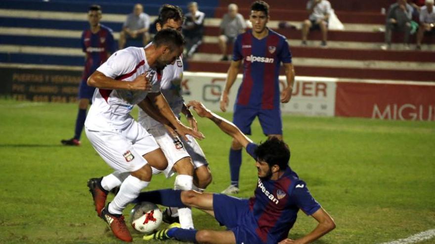 La UD Alzira cae derrotada ante una Nucía muy eficaz frente al marco rival