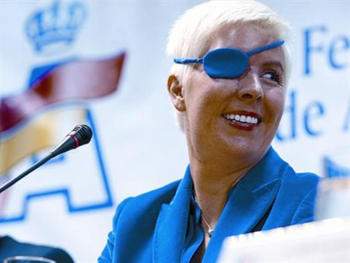 Mirant al futur 8 María de Villota tornarà a ensenyar a l’escola de pilots del seu pare quan pugui. Mirant al futur 8 María de Villota tornarà a ensenyar a l’escola de pilots del seu pare quan pugui.