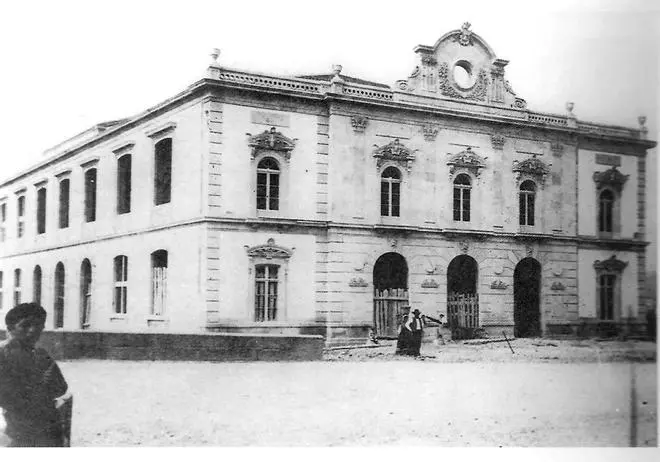 La historia de avatares y sueños del teatro García Barbón