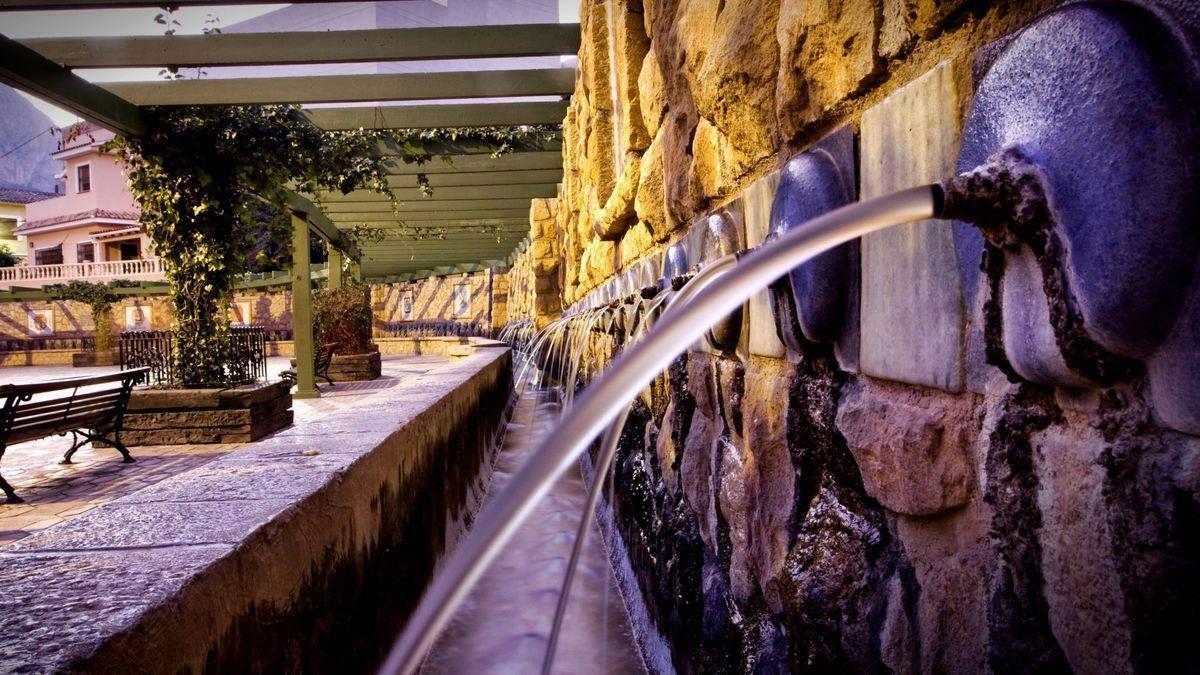 La Plaza de los Chorros de Polop que en su origen tenía 11 caños y en la actualidad cuenta con 221 caños.