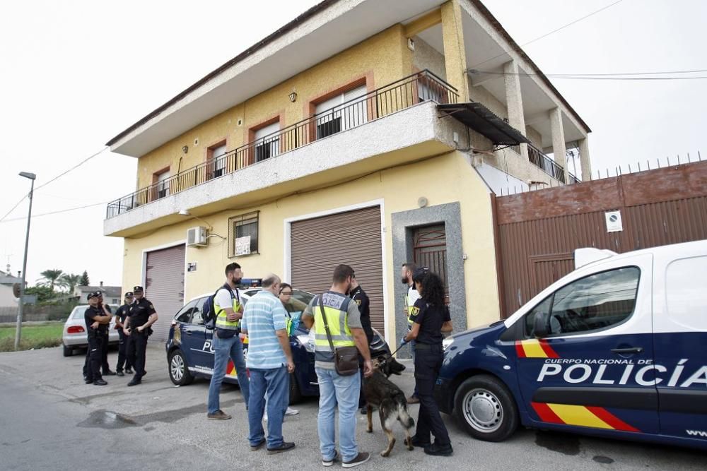 Le pegan un tiro en el cuello para robarle en su casa de Zarandona