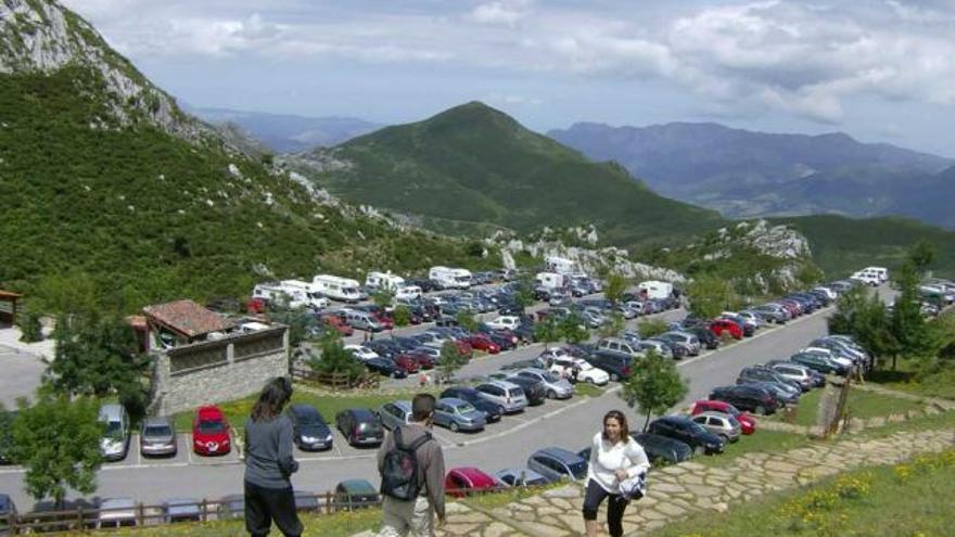 Restringido el acceso a los Lagos de Covadonga para los turismos