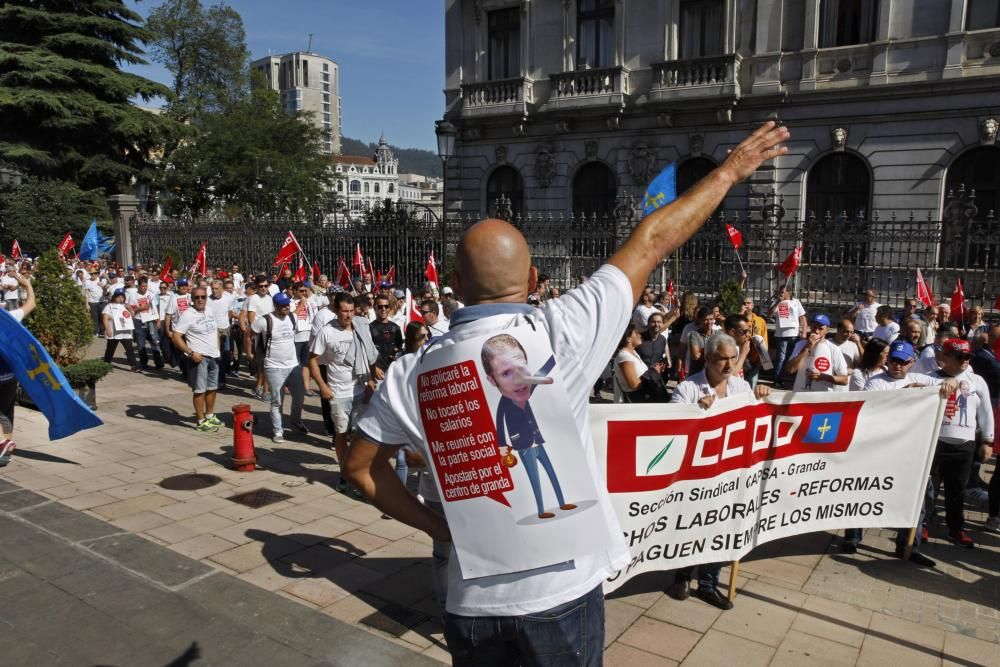 La plantilla de Capsa marcha a pie hasta Oviedo