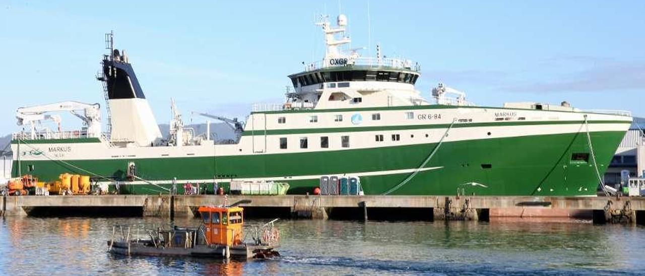 El &quot;Markus&quot;, arrastrero de 80 metros para Groenlandia, realizó la pasada semana pruebas de mar. // M.G.B.