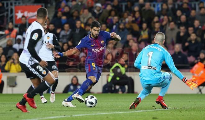 Gol de Luís Suárez en el partido de ida de semifinales de Copa del Rey contra el Valencia en el Camp Nou.