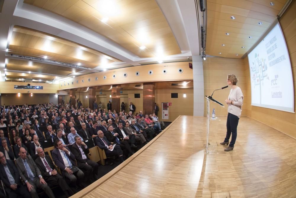 Conferencia de política ambiental de Elena Cebrián en el Club Mercantil