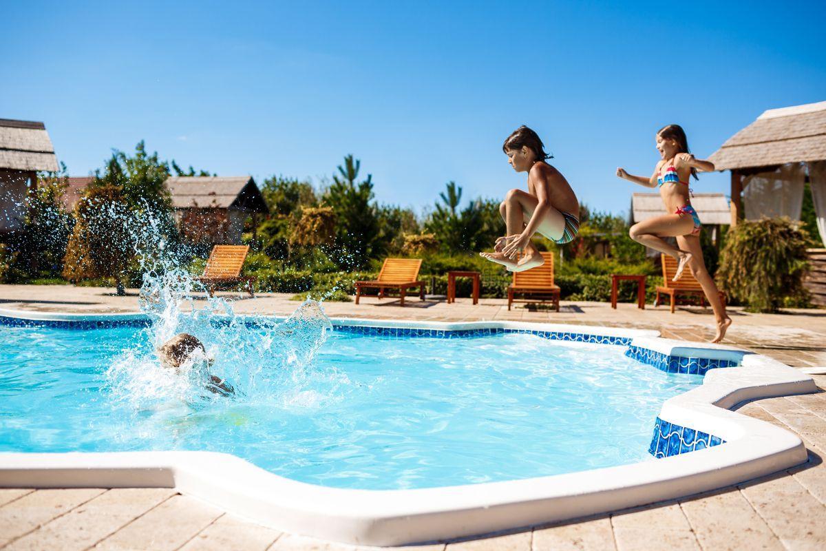 Las piscinas y la playa incrementan el riesgo de sufrir otitis durante el verano