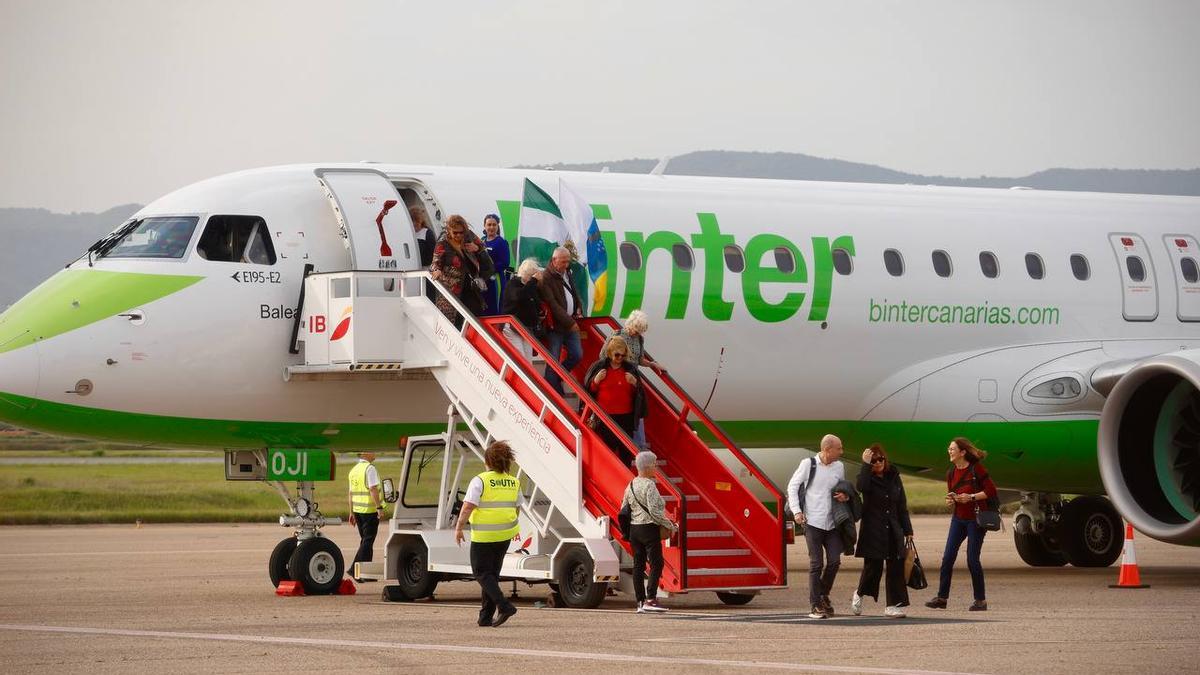 Binter inaugura la conexión aérea entre Córdoba y Canarias