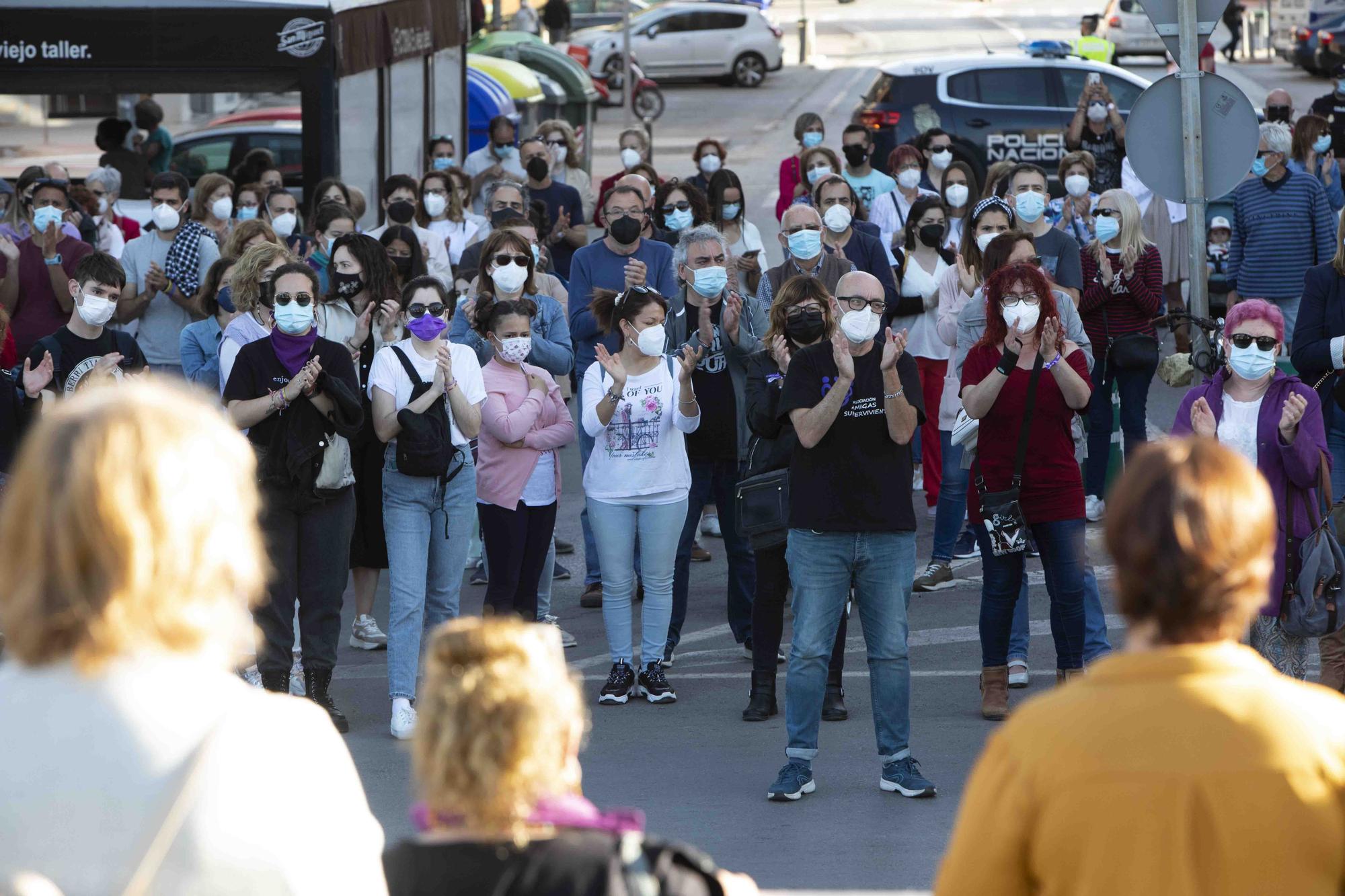 Manifestación en el Port de Sagunt por el asesinato machista de Soledad.