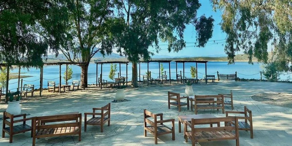 Una de las terrazas del restaurante Tierra y Agua en el Espolón