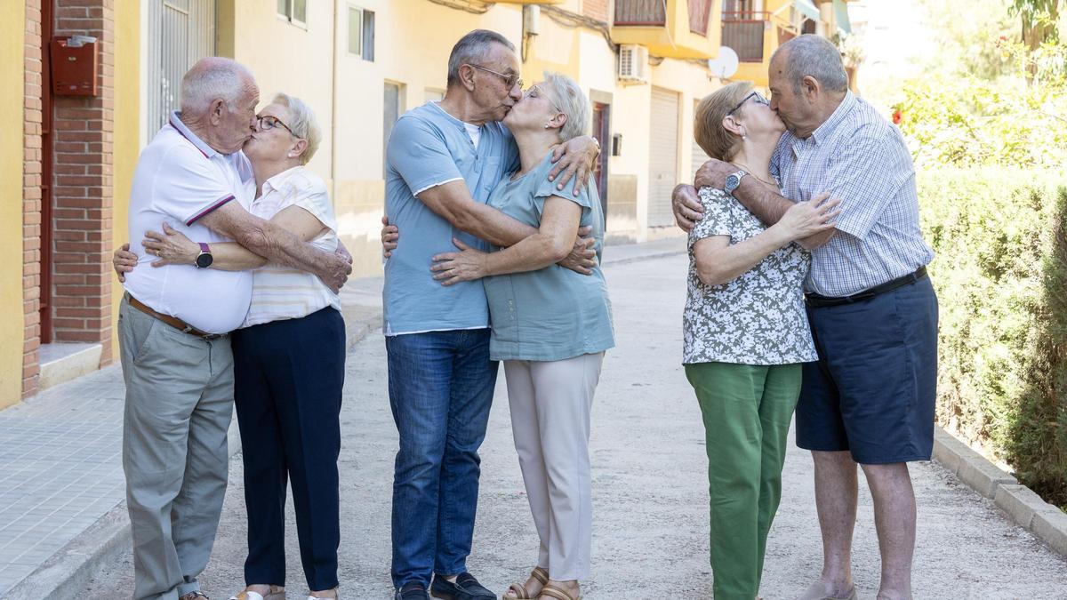 Casados Vestido Para Comemorar Bodas De Perola Flores 13 Años De