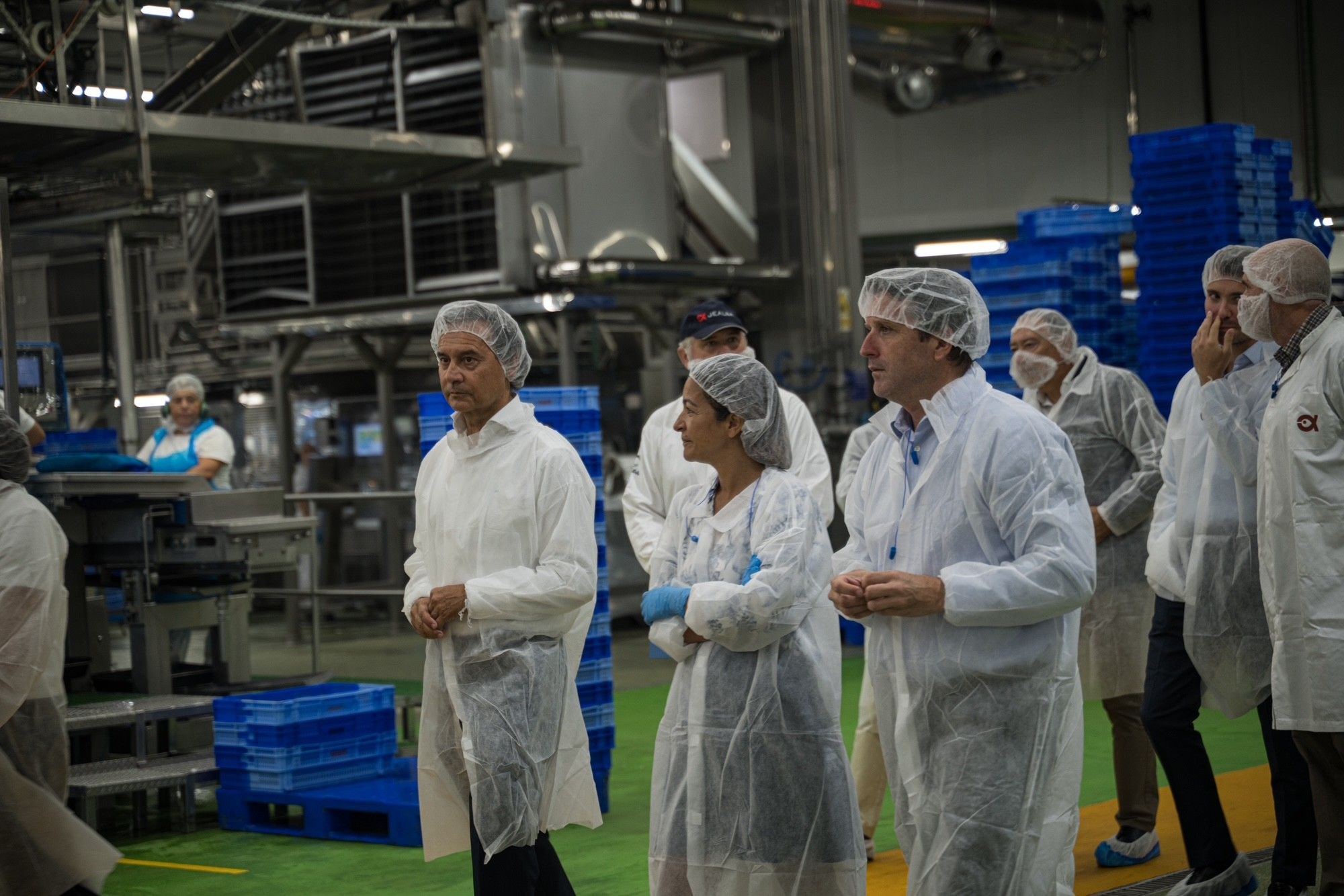 Alonso, esquerda, Villaverde e Romero durante a visita ás instalacións de Jealsa.