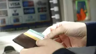 Detenido en Córdoba un hombre reclamado por la justicia por pagar con la tarjeta bancaria de otra persona