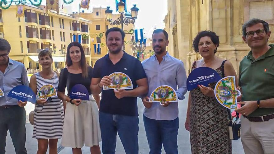 El PP de Elche regala 8.000 abanicos con la imagen de la Asunción para las fiestas patronales