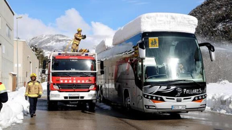 Berguedà Evacuen els nens atrapats en una casa de colònies per la neu