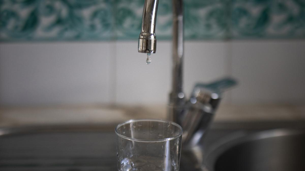 Las familias malagueñas comenzarán a pagar más por el suministro de agua este año.