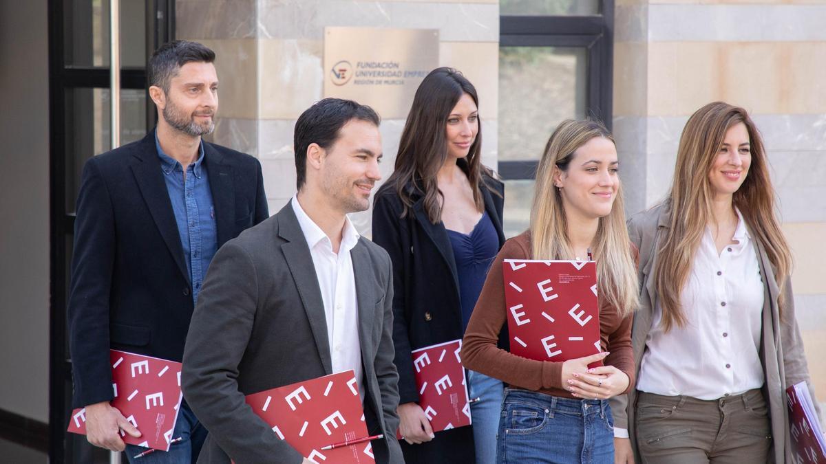 Una buena educación nos proporciona las herramientas necesarias para enfrentar desafíos, tomar decisiones informadas y alcanzar nuestras metas