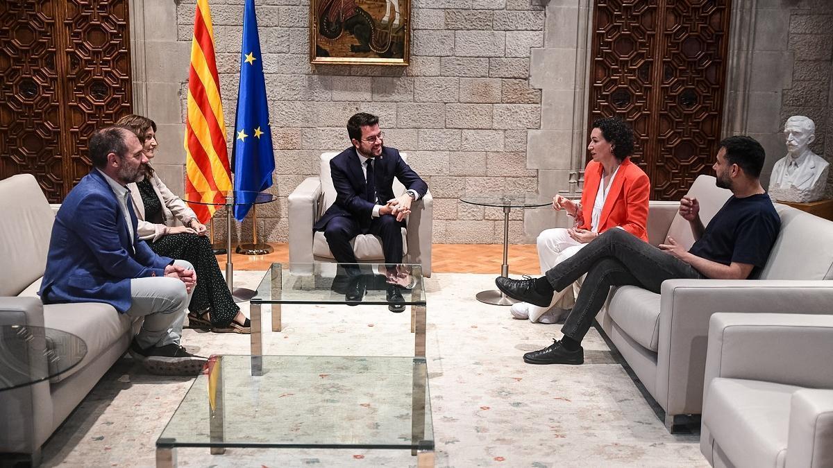 El president de la Generalitat en funciones, Pere Aragonès, con Marta Rovira, Ruben Wagensberg y Oleguer Serra