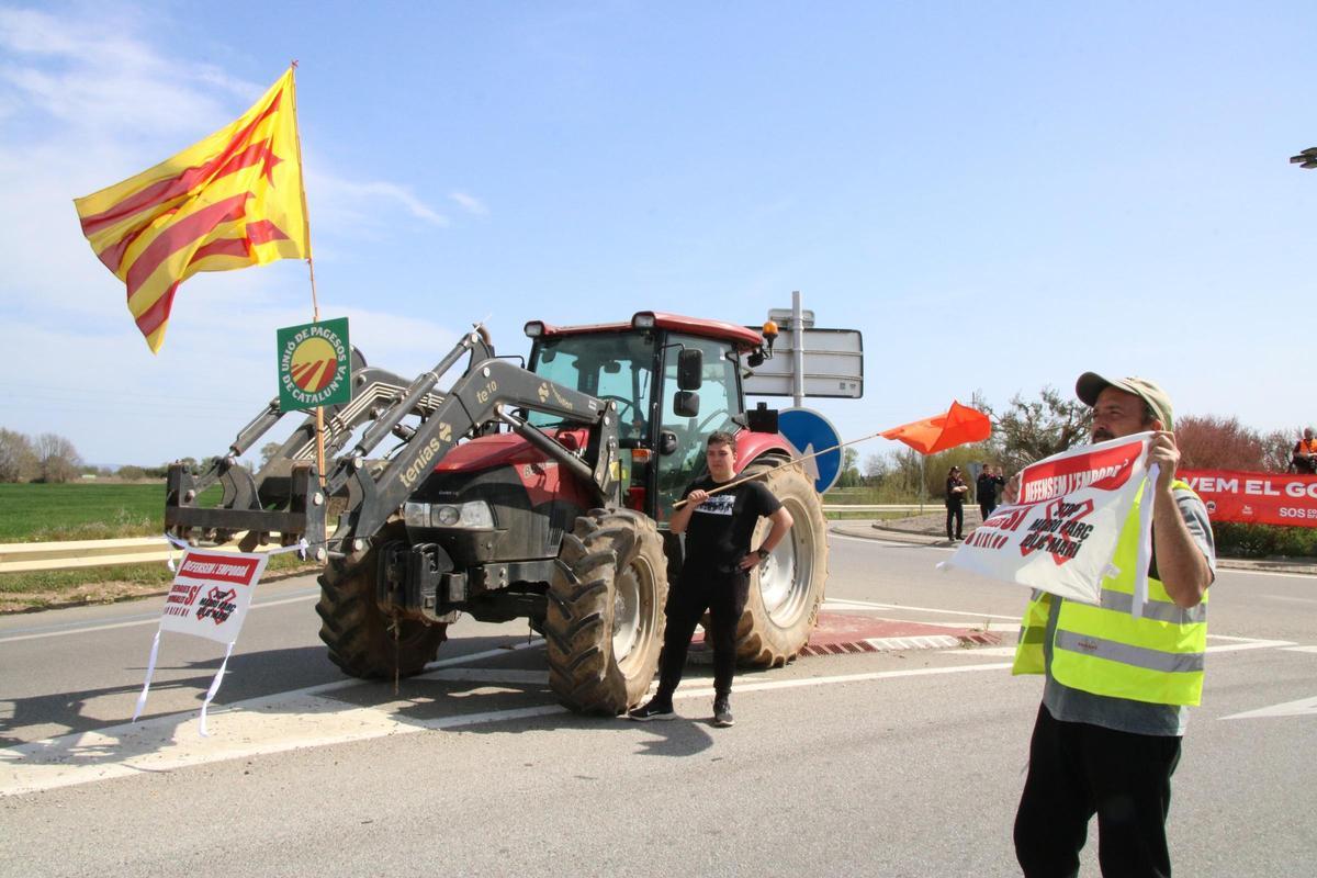 Unió de Pagesos, donant suport a l'acció a Viladamat contra els macro parcs de reonovables