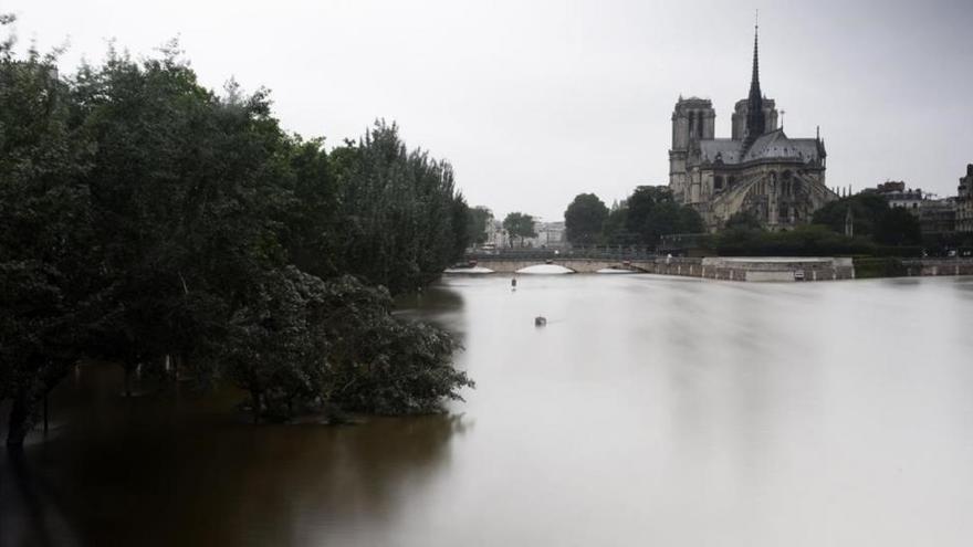 El nivel del Sena empieza a remitir en París tras alcanzar su pico más alto