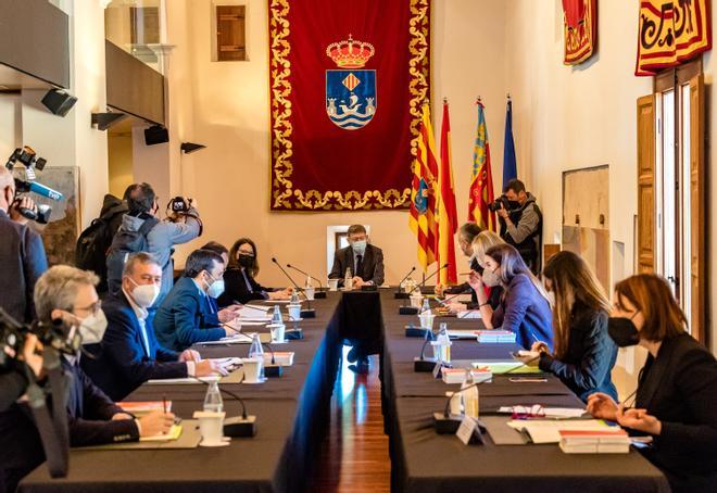 El president de la Generalitat, Ximo Puig, preside el Pleno del Consell, que se celebra a la Vila Joiosa.