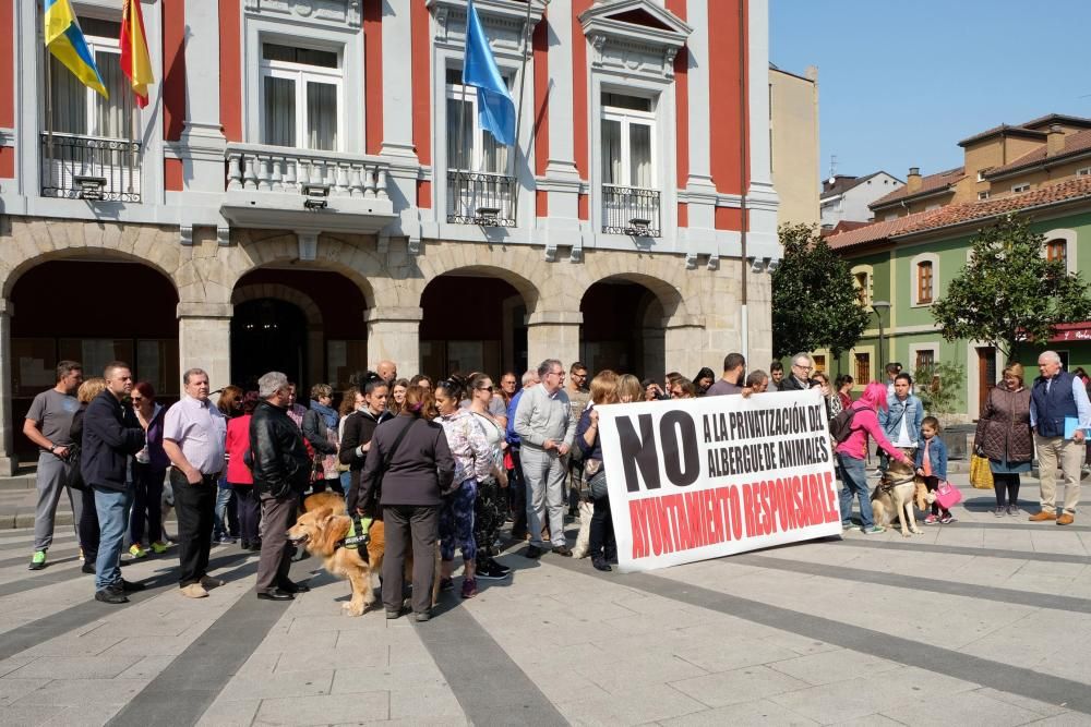 La protesta ante el Ayuntamiento.