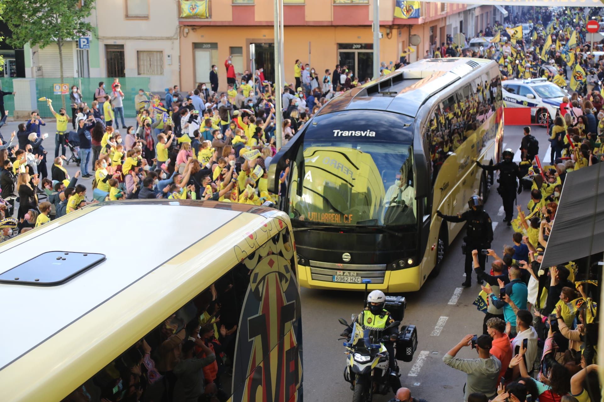 La 'marea grogueta' lleva en volandas al Villarreal hasta La Cerámica