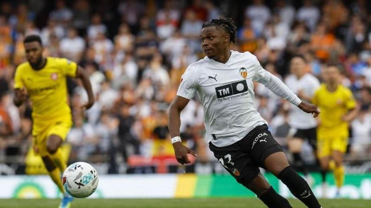 Las mejores imágenes de Largie  Ramazani en el Valencia CF en la temporada 2025-26
