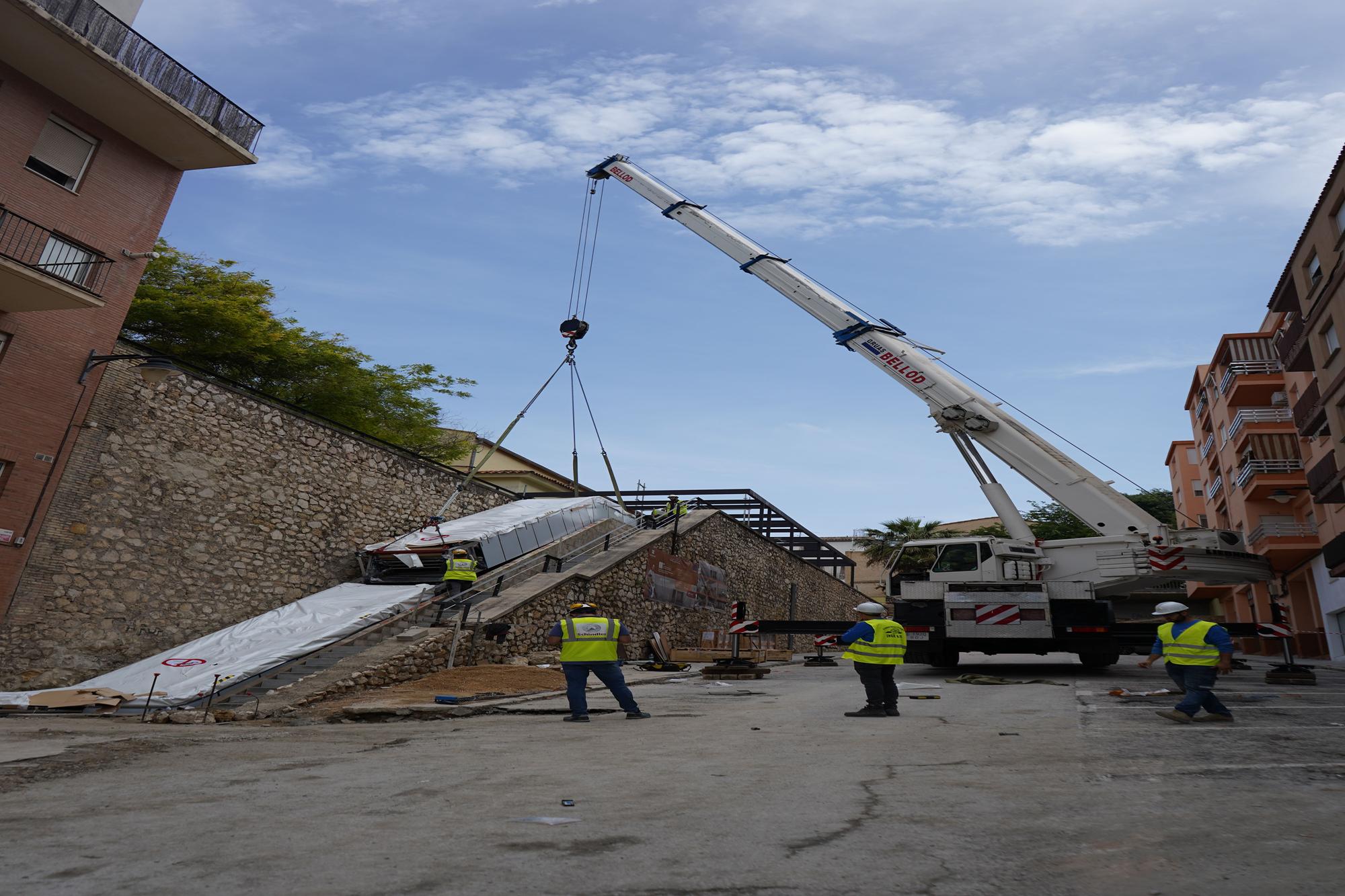 Inician el montaje de las escaleras mecánicas del Mercat de Ontinyent