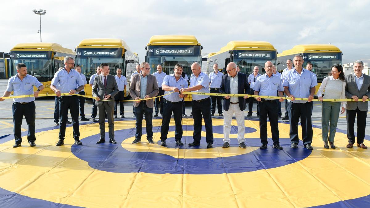 Guaguas Municipales presenta 12 nuevas guaguas y a los nuevos conductores.