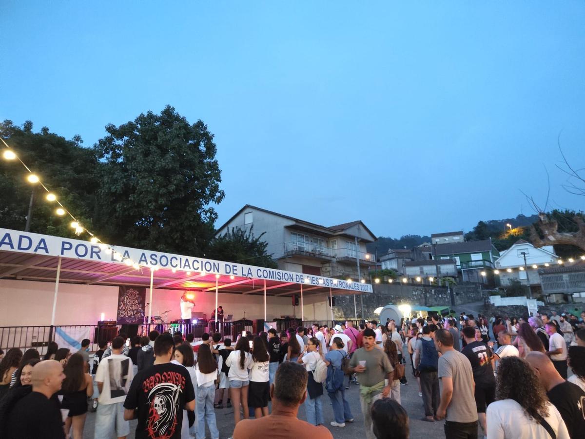 La Xuventude de Cela organizó un festival que contó con la actuación de Silee.