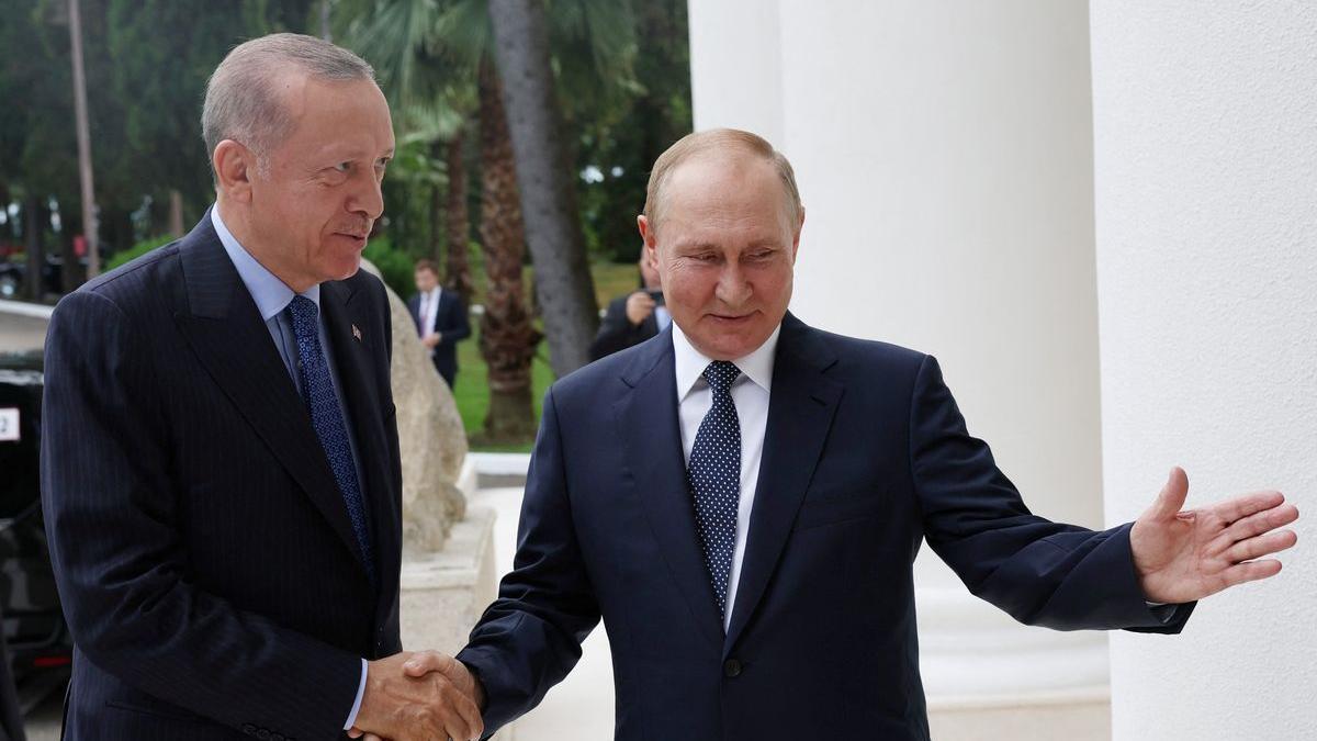 El presidente turco, Recep Tayyip Erdogan, se encuentra con su homólogo ruso, Vladímir Putin, en Sochi el pasado 5 de agosto.