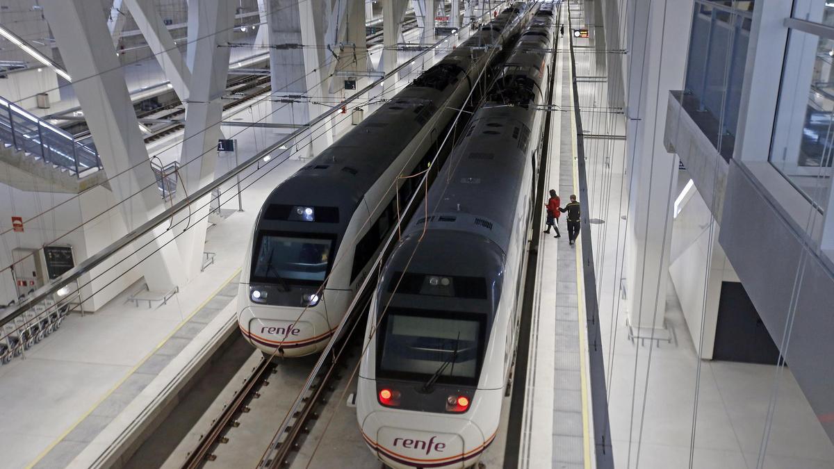 Trenes en la estación de Urzáiz de Vigo.