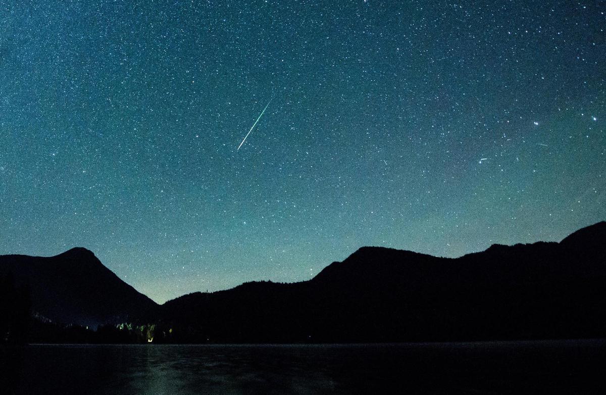 Besonders gut sind Sternschnuppen im Gebirge zu beobachten. Auf Mallorca ist dies die Serra de Tramuntana, auf diesem Bild sind es die Berge rund um den Walchensee in Bayern.