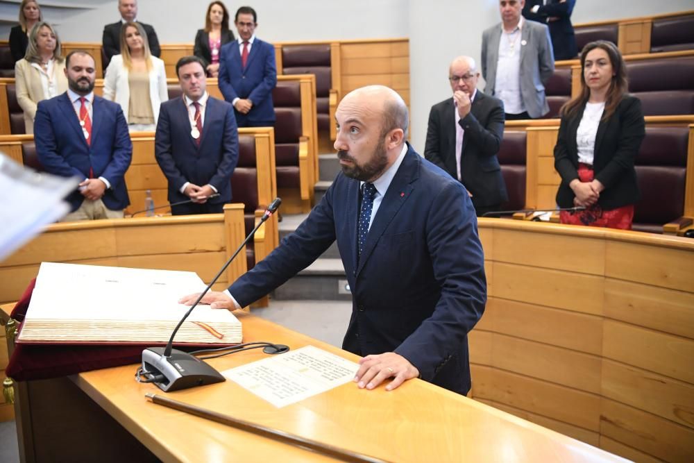 Fue elegido por 17 votos frente a los 14 otorgados a Rosa Gallego del PP. Ha anunciado un plan de lucha contra la despoblación rural en su investidura.