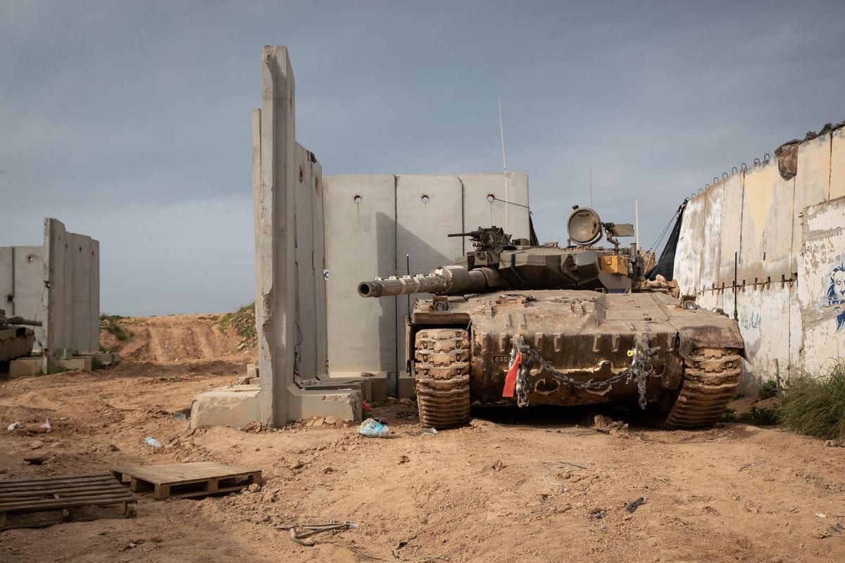 Archivo - Tropas israelíes en la frontera con Líbano