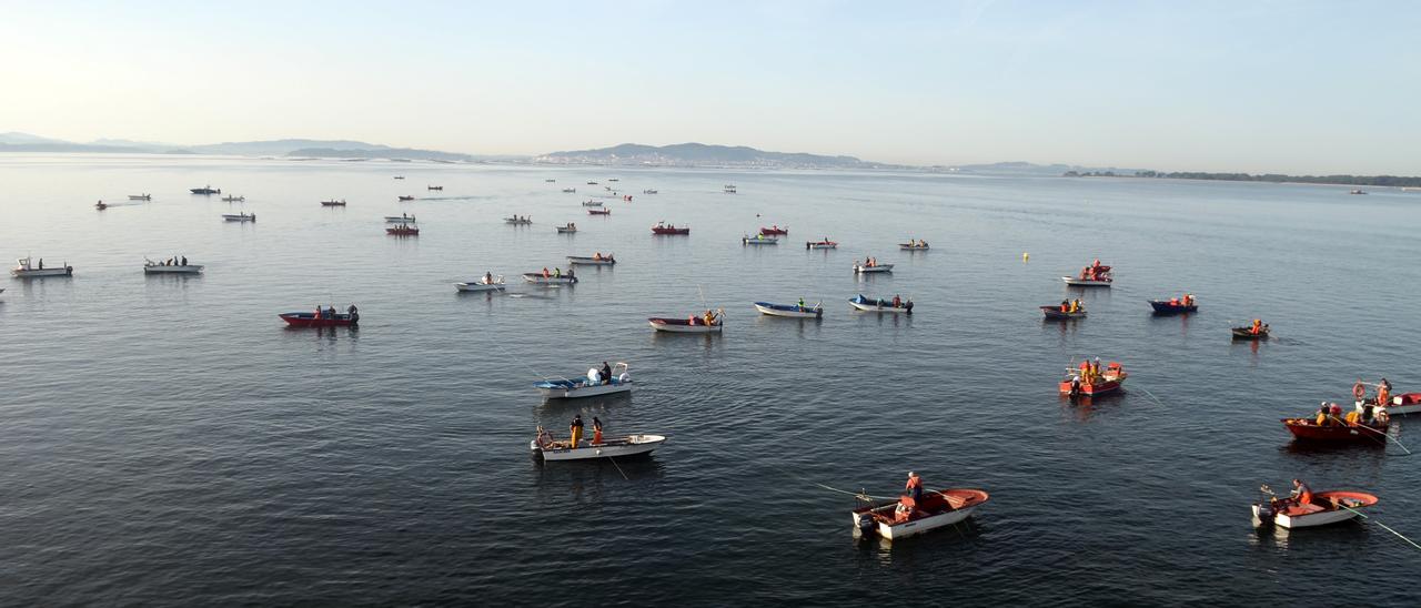 La campaña de libre marisqueo en O Bohído, la semana pasada.