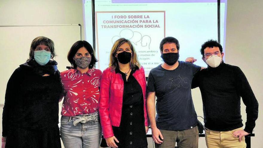 Marta Maella, de la FAS; Isabel
Funes, de Farmamundi; Mercedes Ventura, de Ideasamares; Quique Cabezudo, de la FAS, y Mario Gracia, de Espacio 3. | SERVICIO ESPECIAL