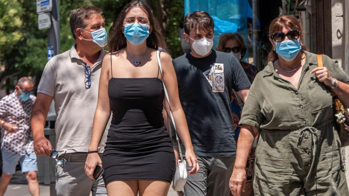 La Región adelanta a este domingo la prohibición de fumar y beber en la calle para frenar la covid