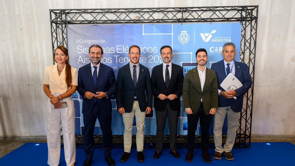 Autoridades insulares y regionales a su llegada al II Congreso de Sistemas Eléctricos Aislados.