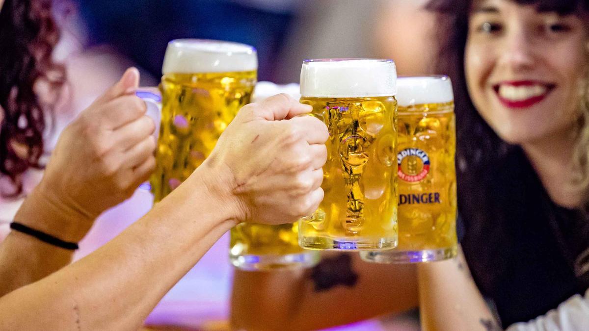 El Oktoberfest convierte a Alicante en la capital de la cerveza alemana